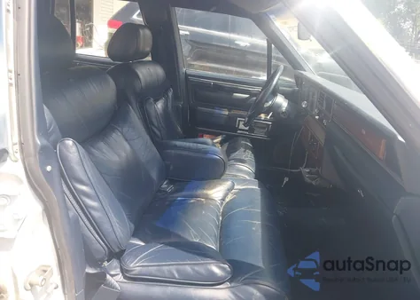 1988 Lincoln Town Car Signature из США, поврежденный, VIN 1LNBM82F6JY657266